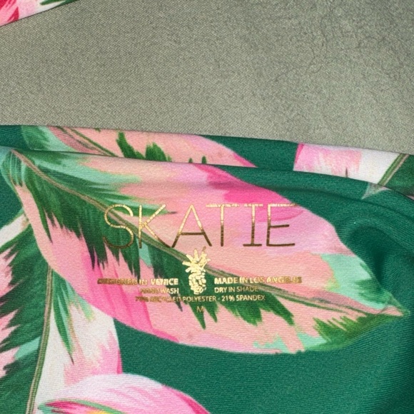 Skatie one piece worn once! Bought for a Hawaii trip - Picture 3 of 3